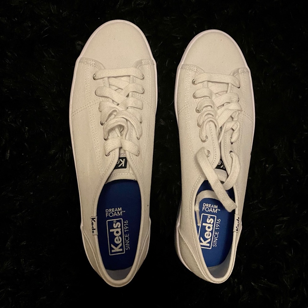 NWOT!! Keds 8.5 Women’s (Kickstart)